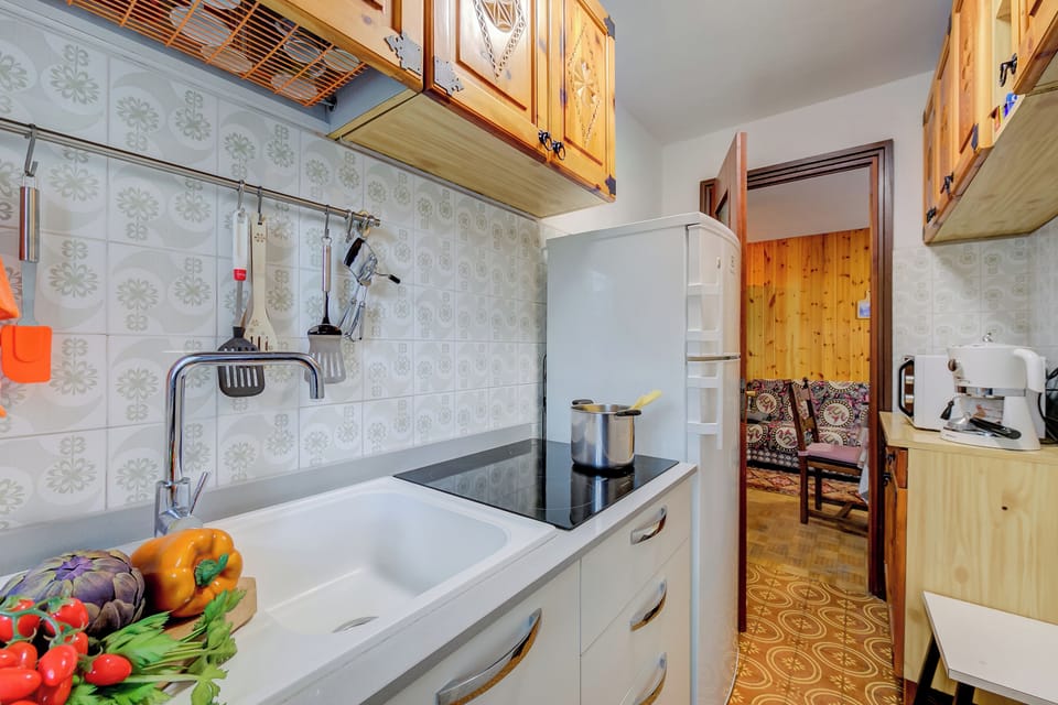 Family Apartment, Multiple Bedrooms (Appartamento 7 Bello Mountain View) | Private kitchen | Fridge, microwave, stovetop, dishwasher