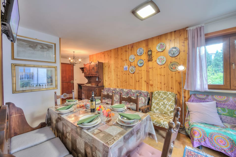 Family Apartment, Multiple Bedrooms (Appartamento 7 Bello Mountain View) | Dining