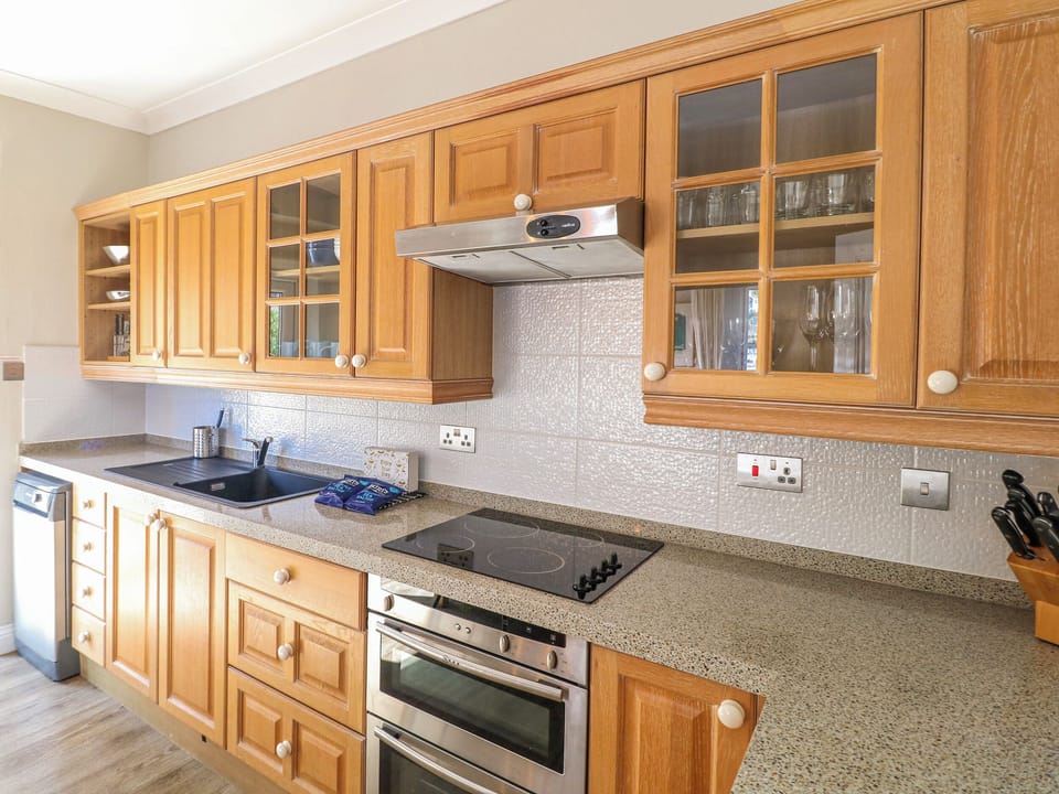 Cottage | Private kitchen | Fridge, dishwasher, electric kettle, toaster