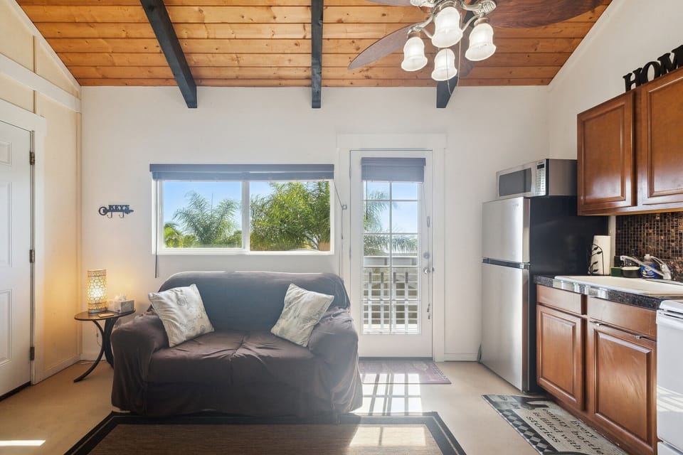 House, 1 Bedroom | Living area | Smart TV, streaming services