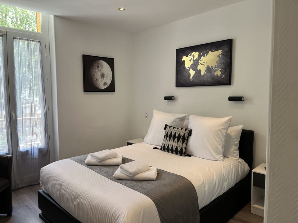 Superior Double Room | Hypo-allergenic bedding, desk, iron/ironing board, free WiFi