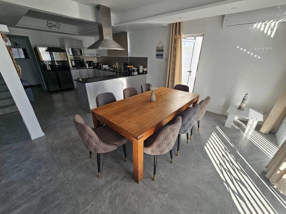 Villa | Dining