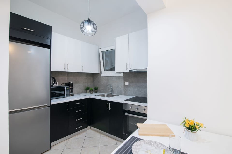 City Apartment, 2 Bedrooms | Private kitchen | Full-size fridge, microwave, oven, stovetop