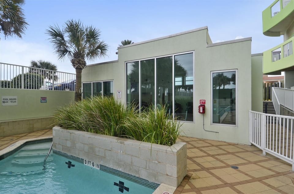 Condo (3 Bedrooms) | Property amenity