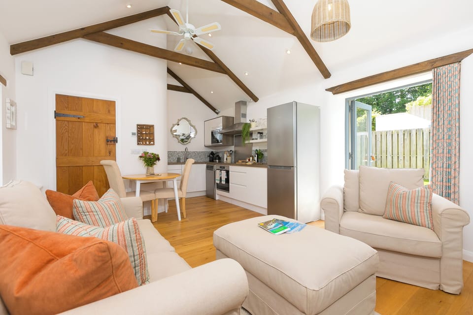 Cottage | Living area | Fireplace