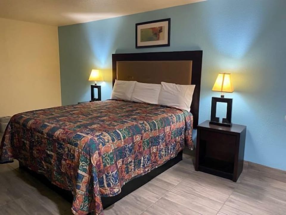 Comfort Room | Desk, soundproofing, iron/ironing board (on request), WiFi (free)