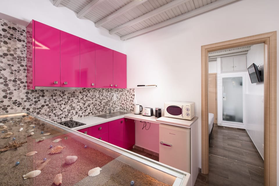 Comfort Apartment, Multiple Beds | Private kitchen | Mini-fridge, microwave, espresso maker, electric kettle