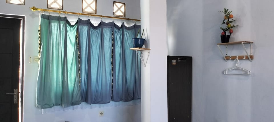 Economy Room | Laptop workspace, free WiFi, bed sheets