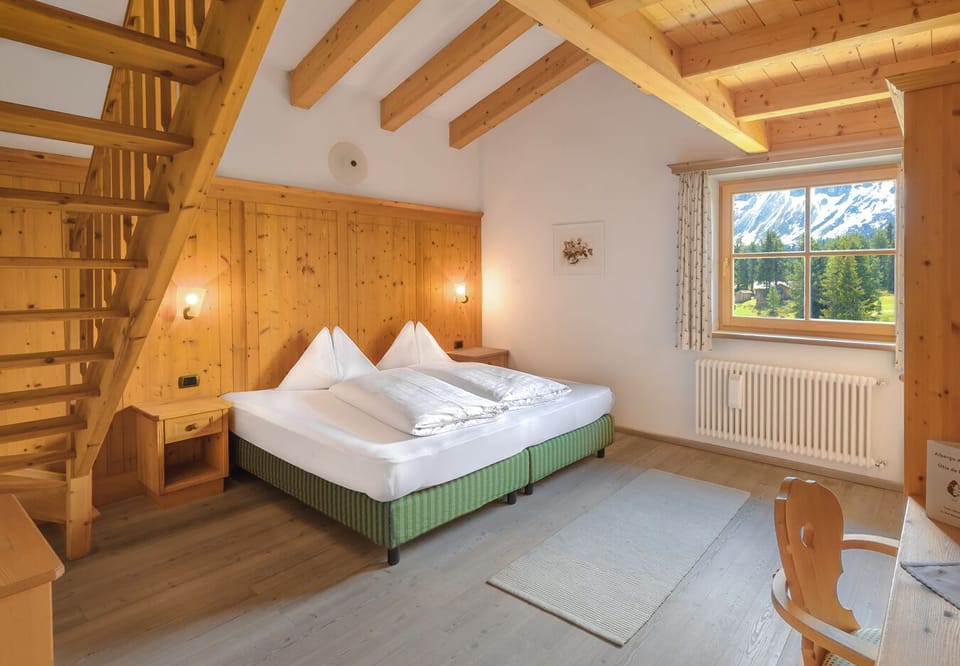 Family Room, Non Smoking, Mountain View | 1 bedroom, premium bedding, down comforters, desk