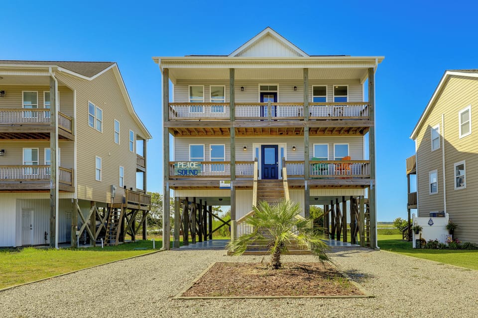 House (4 Bedrooms) | Front of property
