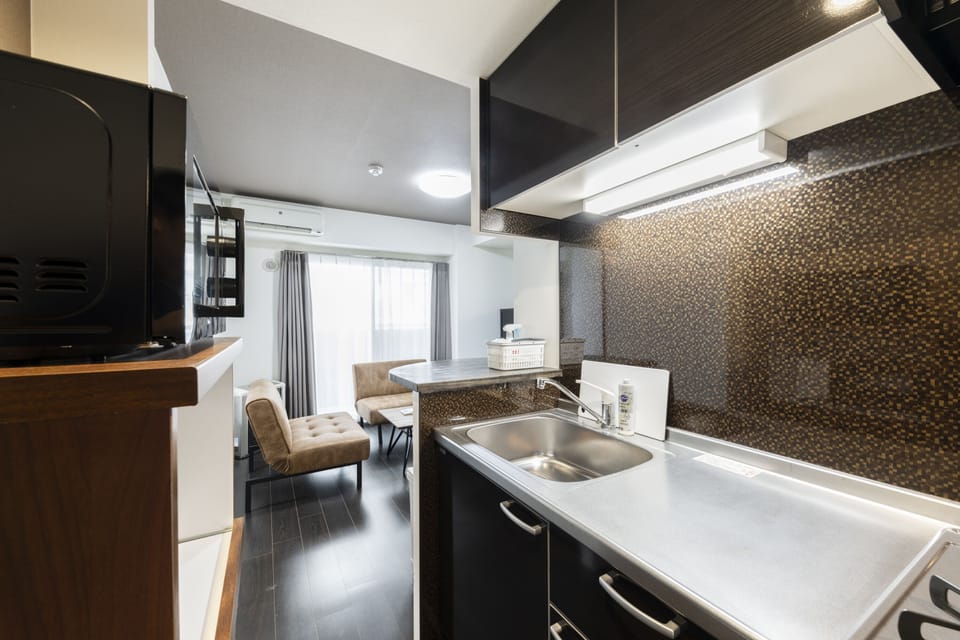 Full-size fridge, microwave, stovetop, toaster