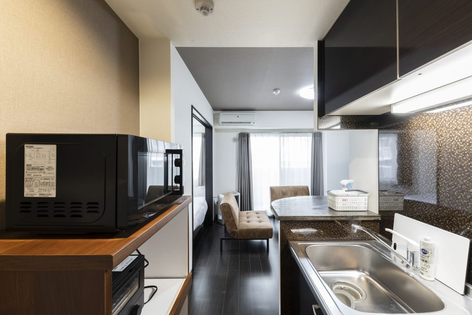 Full-size fridge, microwave, stovetop, toaster