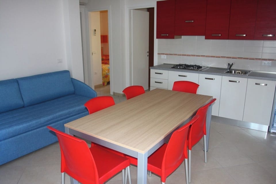 Apartment, 3 Bedrooms, Patio, Garden View | Interior