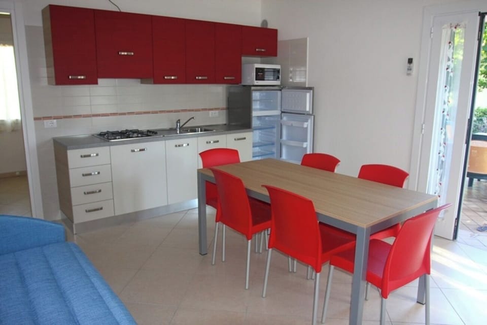 Apartment, 3 Bedrooms, Patio, Garden View | Interior