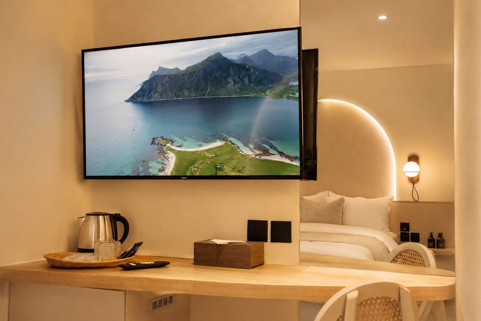 Studio Room with Double Bed | In-room safe, desk, soundproofing, free WiFi