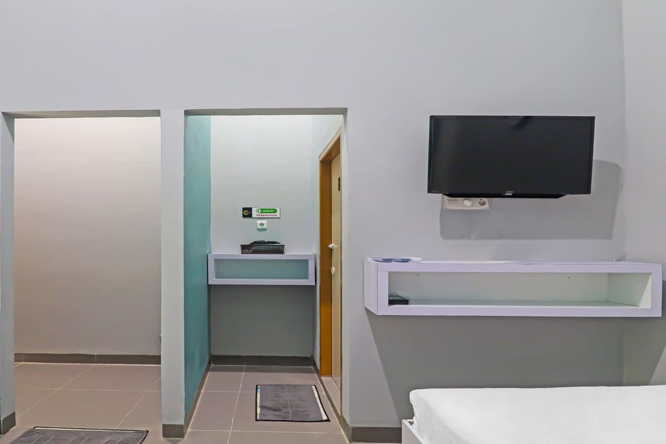 Standard Double Room | Laptop workspace, WiFi (free), bed sheets