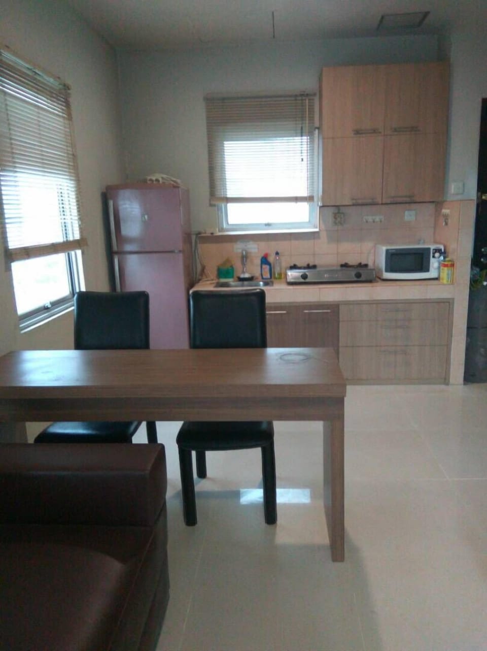 City Apartment, 2 Bedrooms, City View | Private kitchen | Fridge, microwave, stovetop, electric kettle
