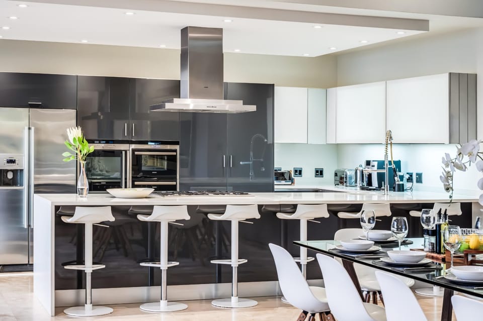 House | 5 bedrooms, desk, Internet