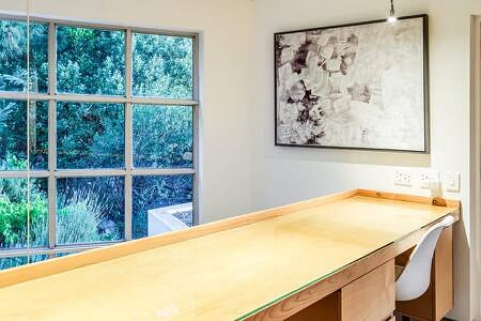 House | 5 bedrooms, desk, Internet