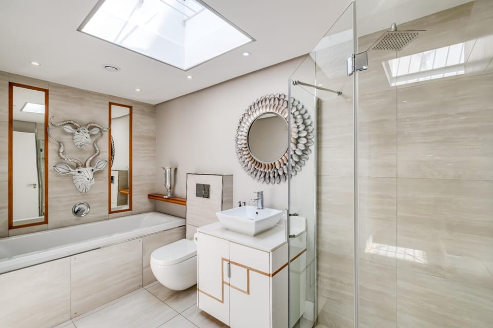 Stylish Secure Camps Bay Holiday Apartment 9 Nautica Apartment in Camps Bay