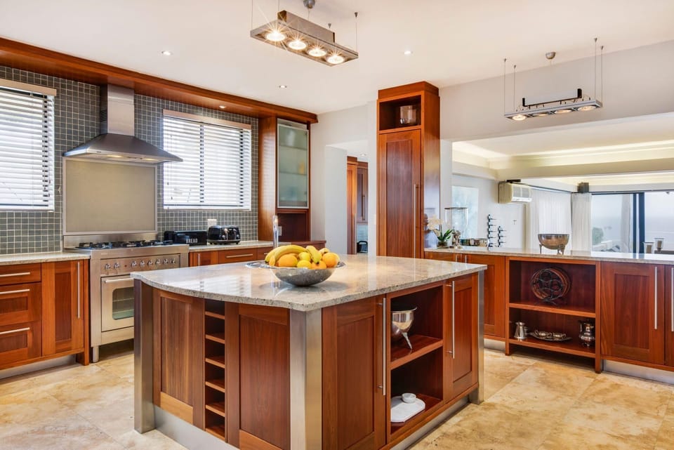 House | 4 bedrooms, desk, Internet