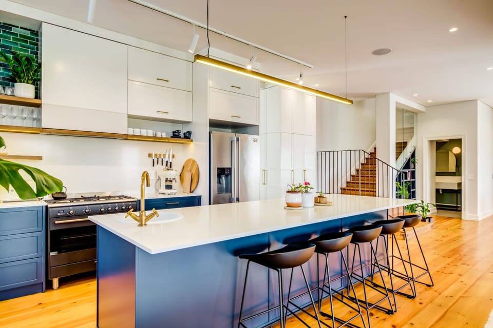 House | 4 bedrooms, desk, Internet