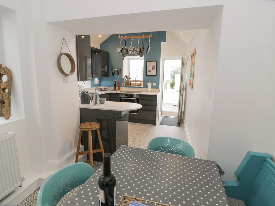 Cottage | Dining
