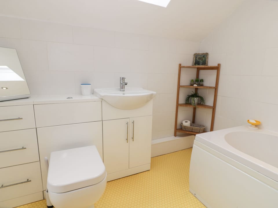 Swn Yr Afon Cottage in Wales