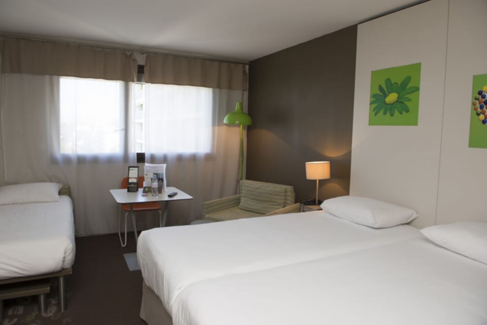 Standard Room, Multiple Beds | Premium bedding, in-room safe, desk, blackout drapes