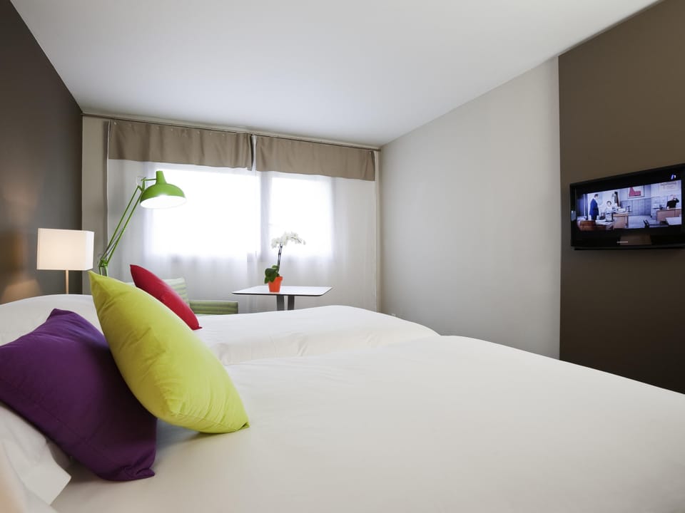 Premium bedding, in-room safe, desk, blackout drapes