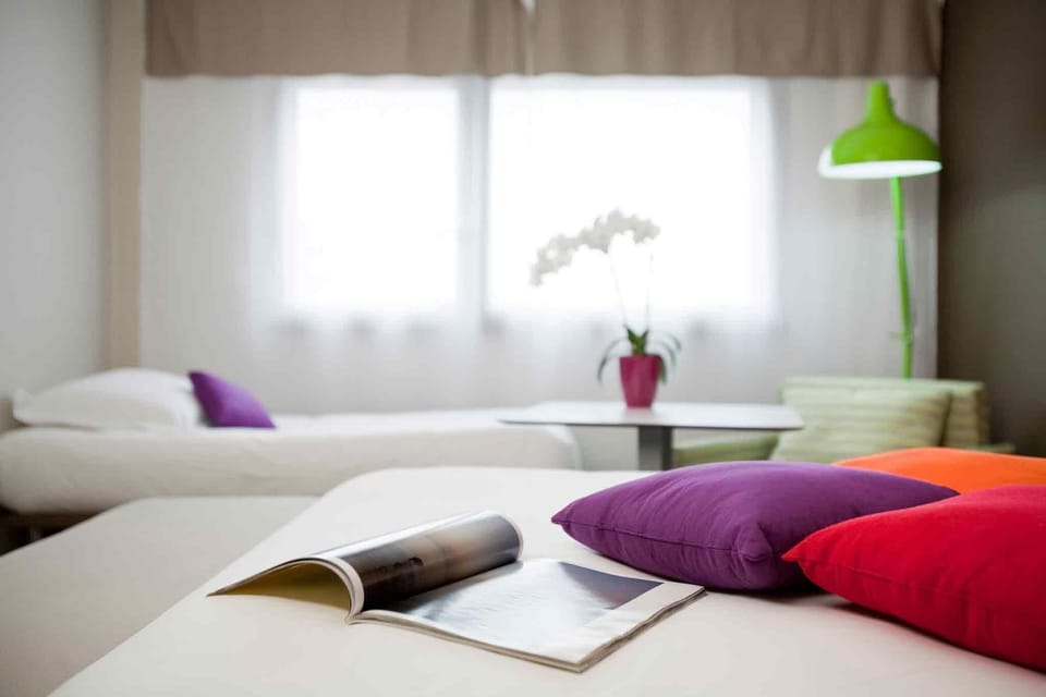 Premium bedding, in-room safe, desk, blackout drapes