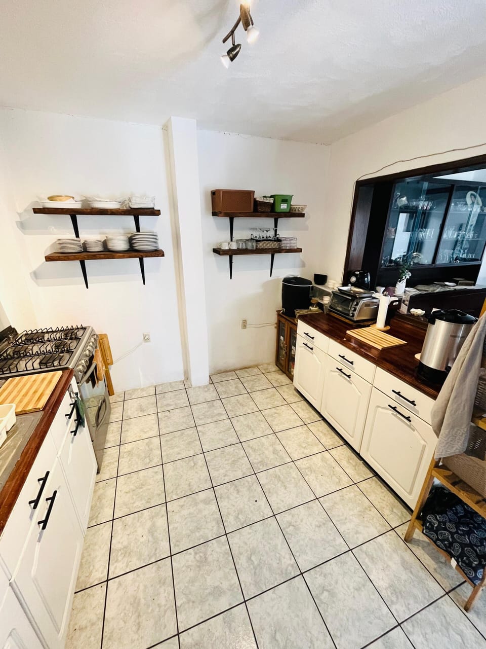 Full-size fridge, microwave, oven, toaster