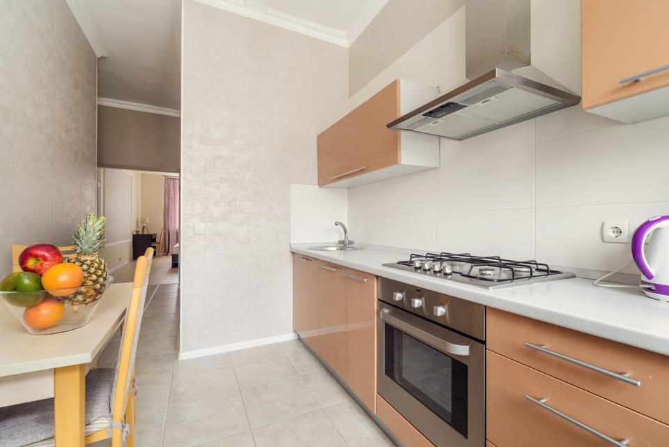 Apartment | Private kitchen | Full-size fridge, microwave, oven, electric kettle