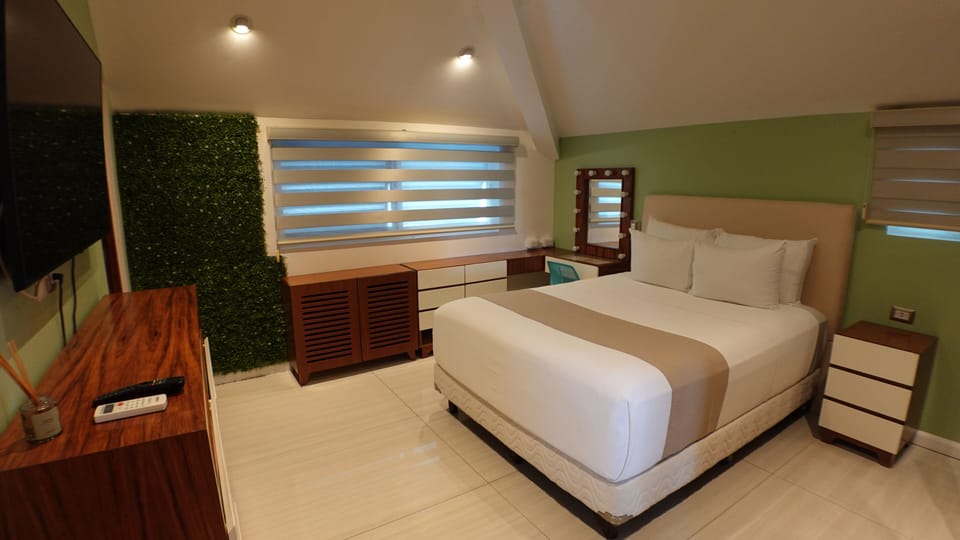 Apartment, 2 Bedrooms, Balcony, Ocean View | Minibar, in-room safe, WiFi (free), bed sheets