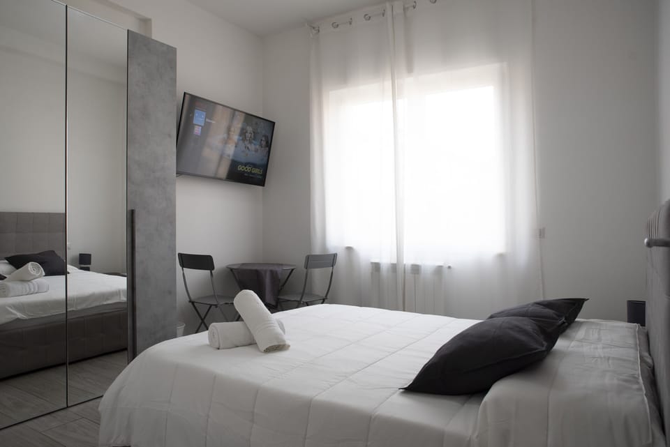 Comfort Room, 1 Double Bed, City View | Premium bedding, down comforters, memory foam beds, desk
