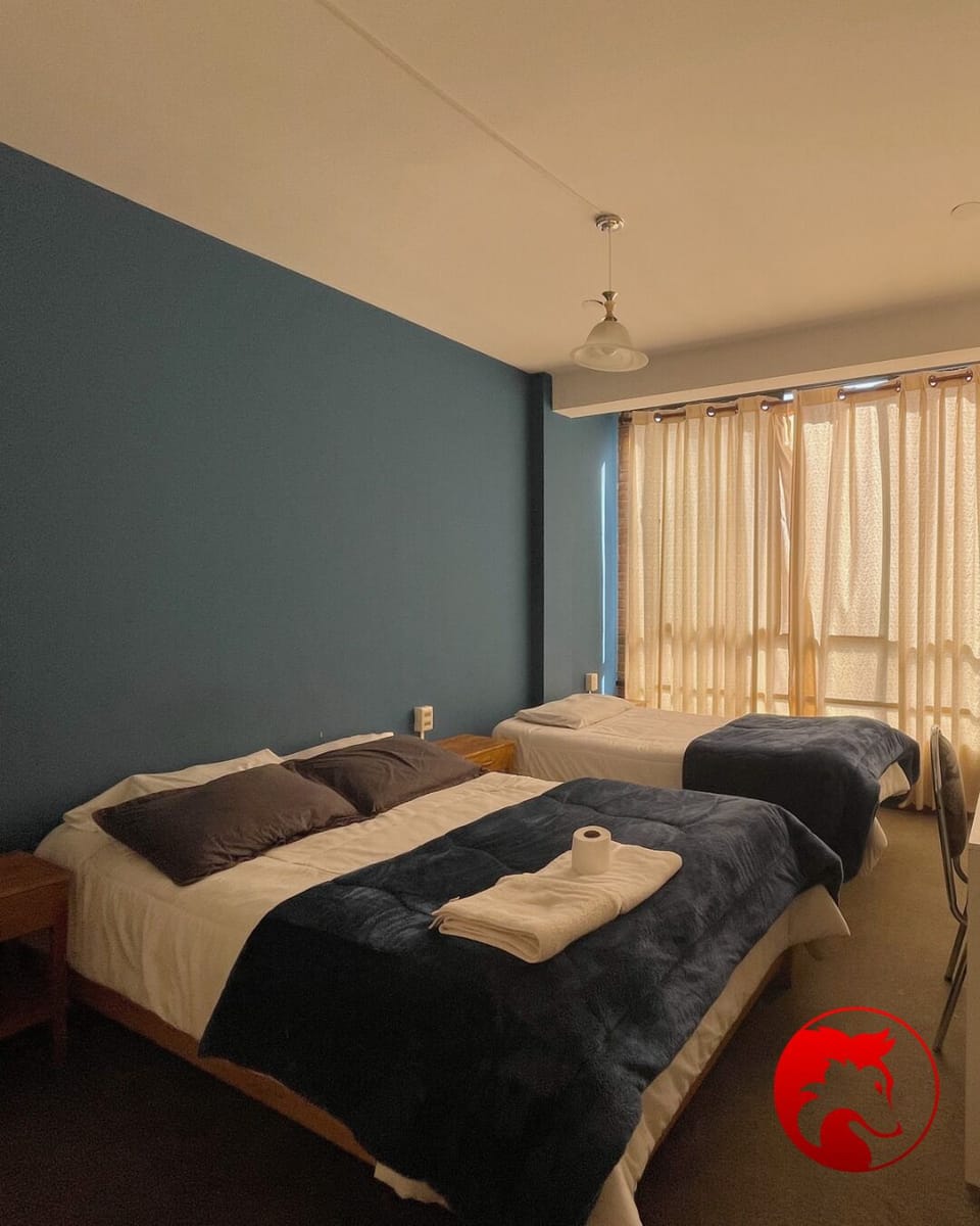 Family Room | Hypo-allergenic bedding available, down comforters, laptop workspace