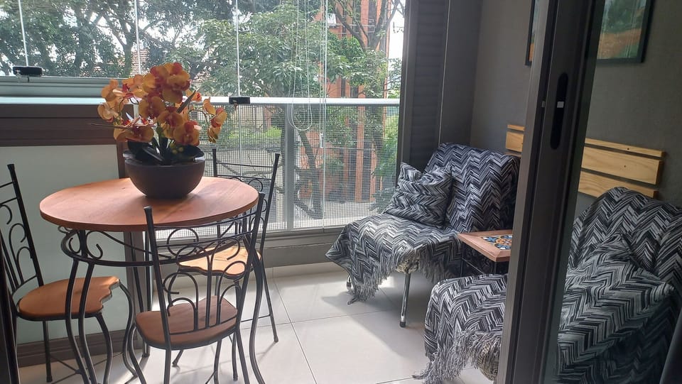 Studio, Balcony | Street view
