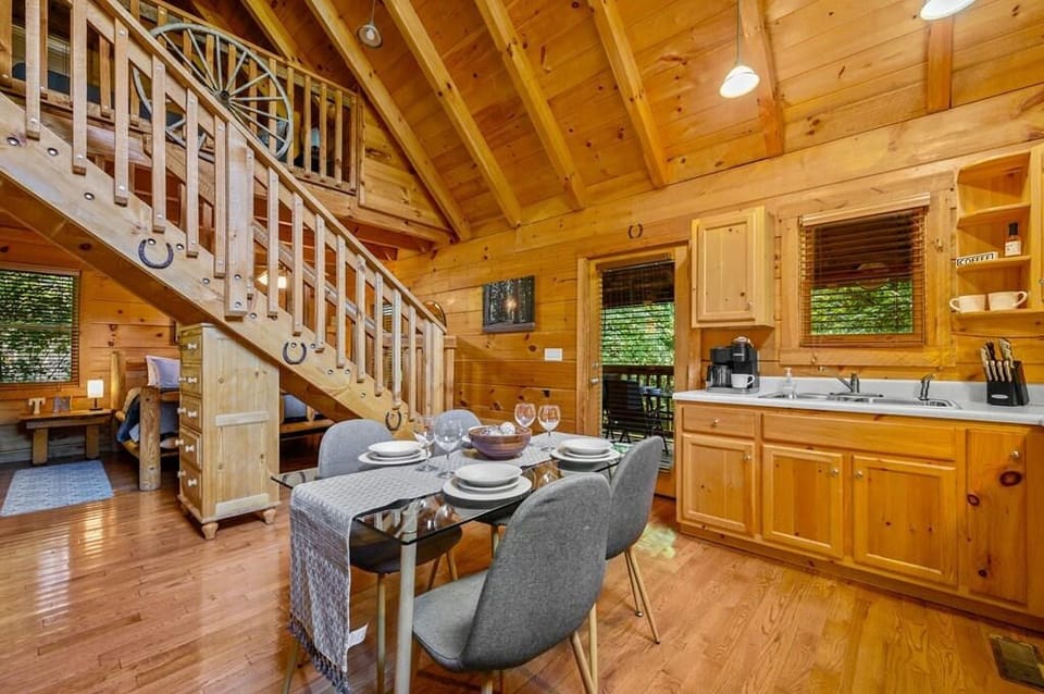 Cabin, 1 Queen Bed with Sofa bed, Hot Tub | Private kitchen | Fridge, microwave, oven, stovetop