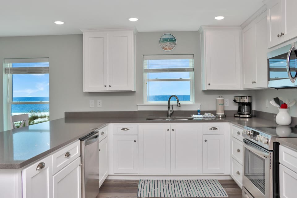 House, Multiple Beds (Pelican Roost A) | Private kitchen