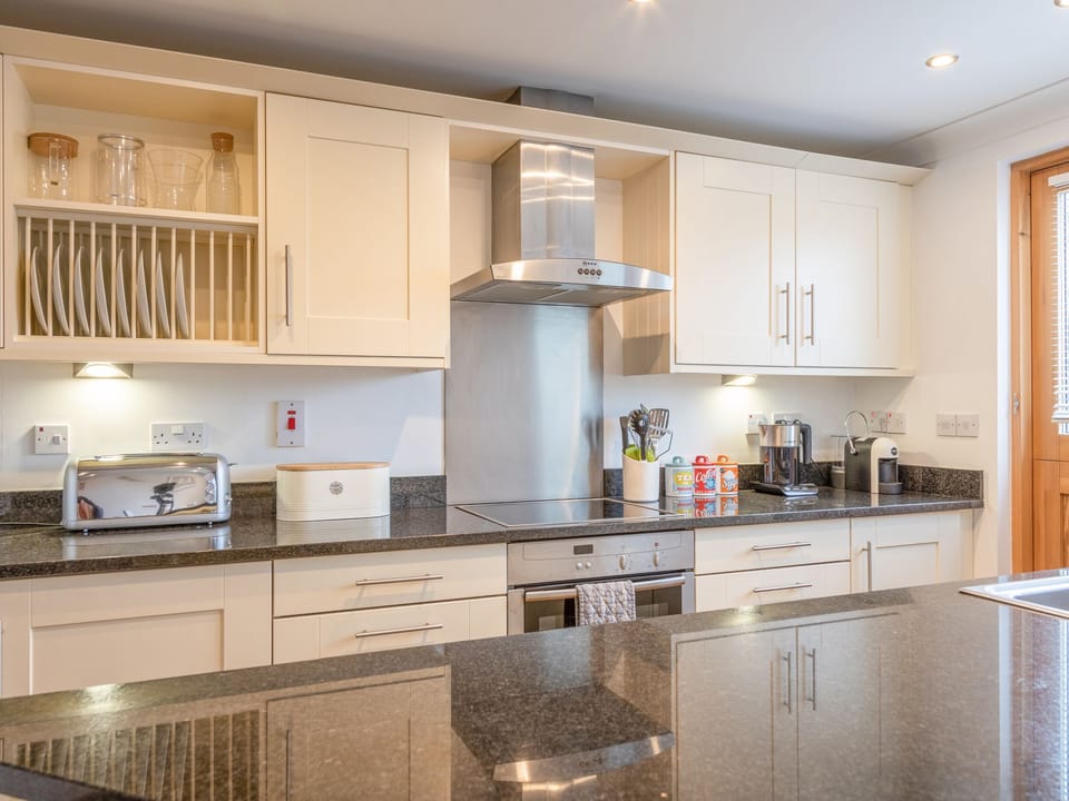 Cottage | Private kitchen | Fridge, dishwasher, electric kettle, toaster