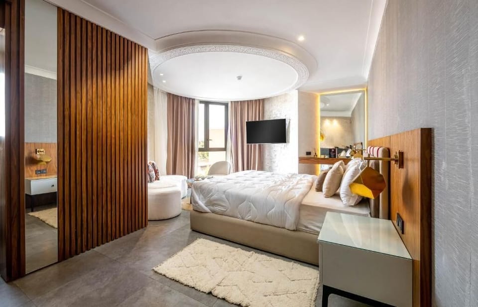 Design Suite | Pillowtop beds, soundproofing, free WiFi