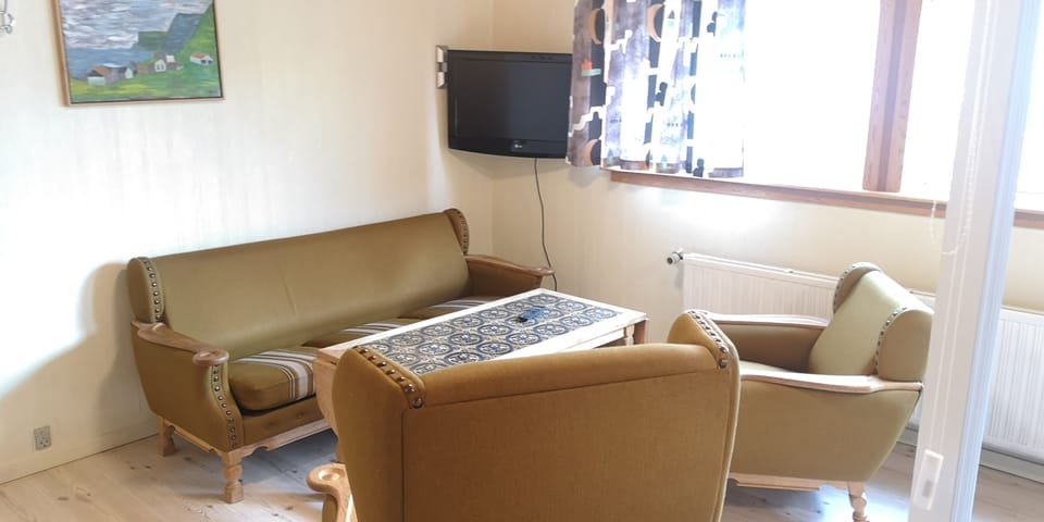Standard Triple Room, 1 Bedroom | Living room | 30-inch flat-screen TV with satellite channels