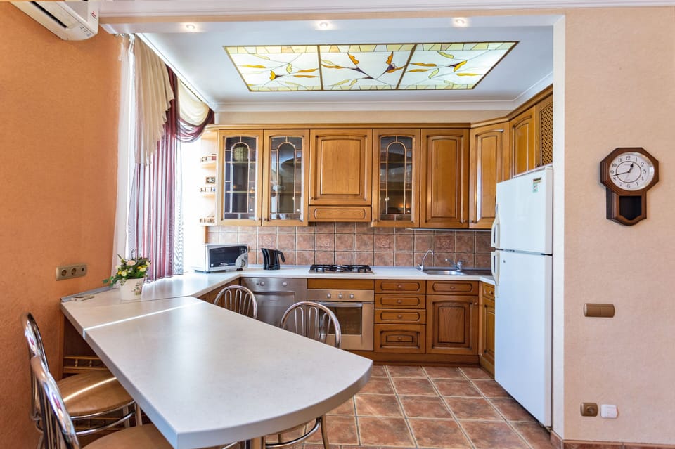 Classic Apartment | Private kitchen | Full-size fridge, microwave, oven, stovetop
