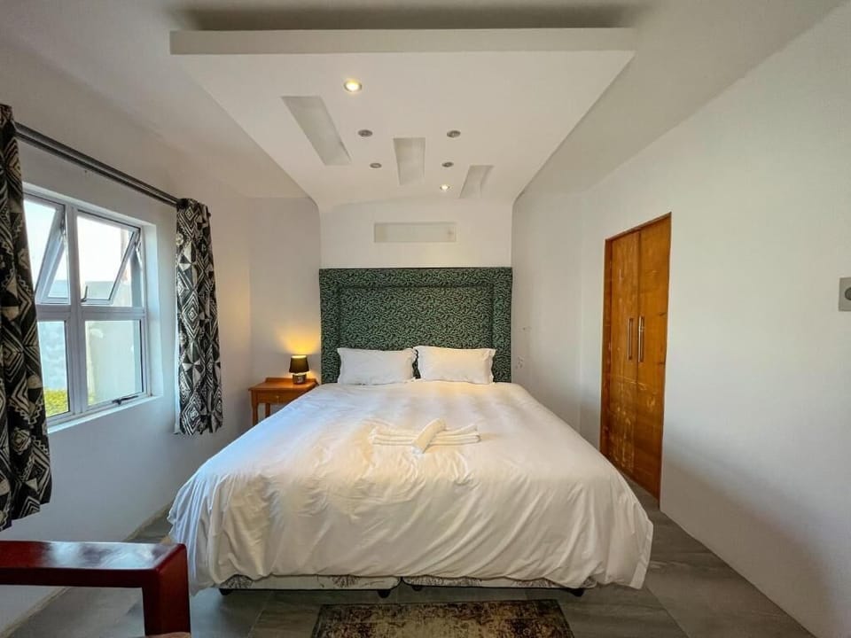 Standard Suite | 4 bedrooms, desk, laptop workspace, iron/ironing board