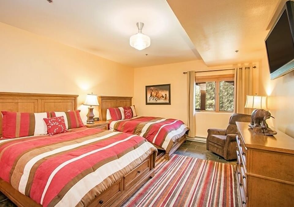 Condo, 2 Bedrooms | 2 bedrooms, iron/ironing board, WiFi (free)