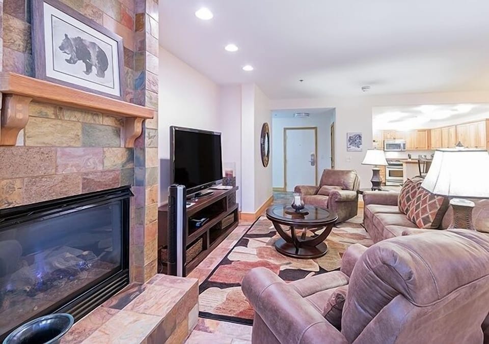 Condo, 2 Bedrooms | Living area