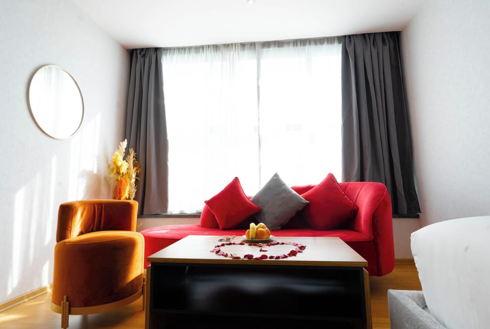 Egyptian cotton sheets, premium bedding, minibar, in-room safe