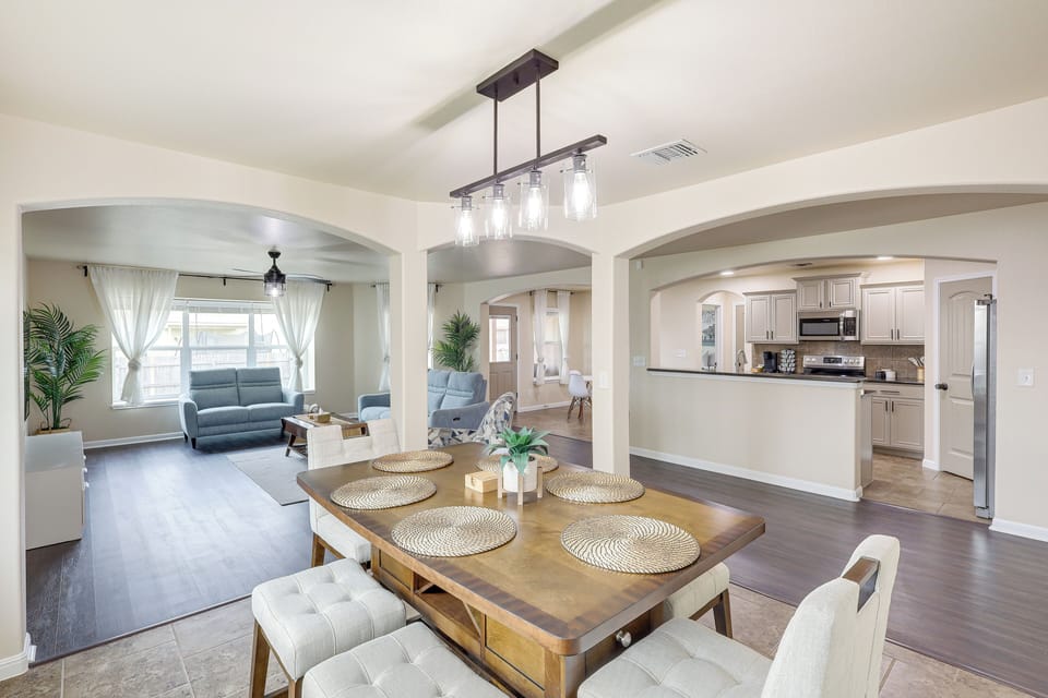 House (4 Bedrooms) | Interior