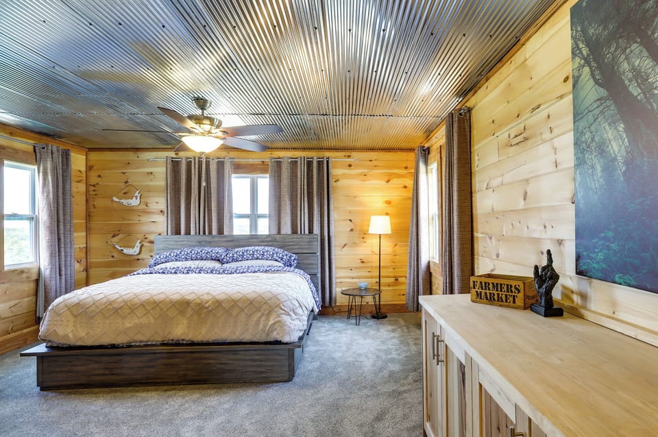 Spacious Franklin County Retreat on 80 Acres! Cottage in Missouri