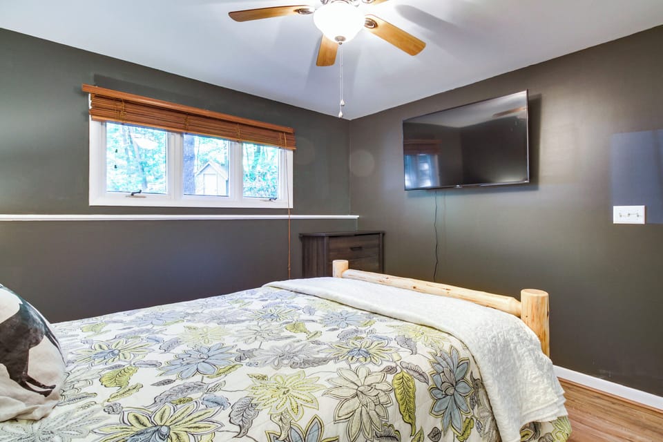 Wintergreen Resort Condo w/ Deck, 0.3 Mi to Slopes Apartment in Massies Mill